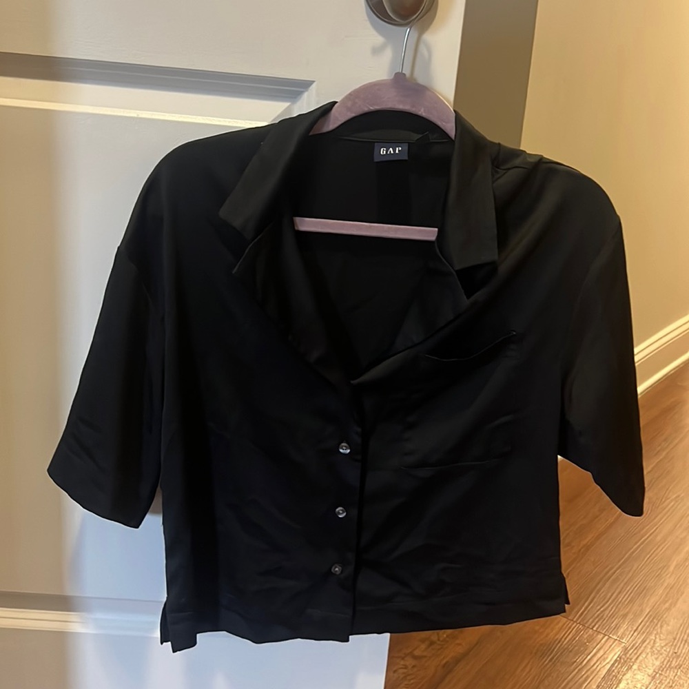 Gap black button down